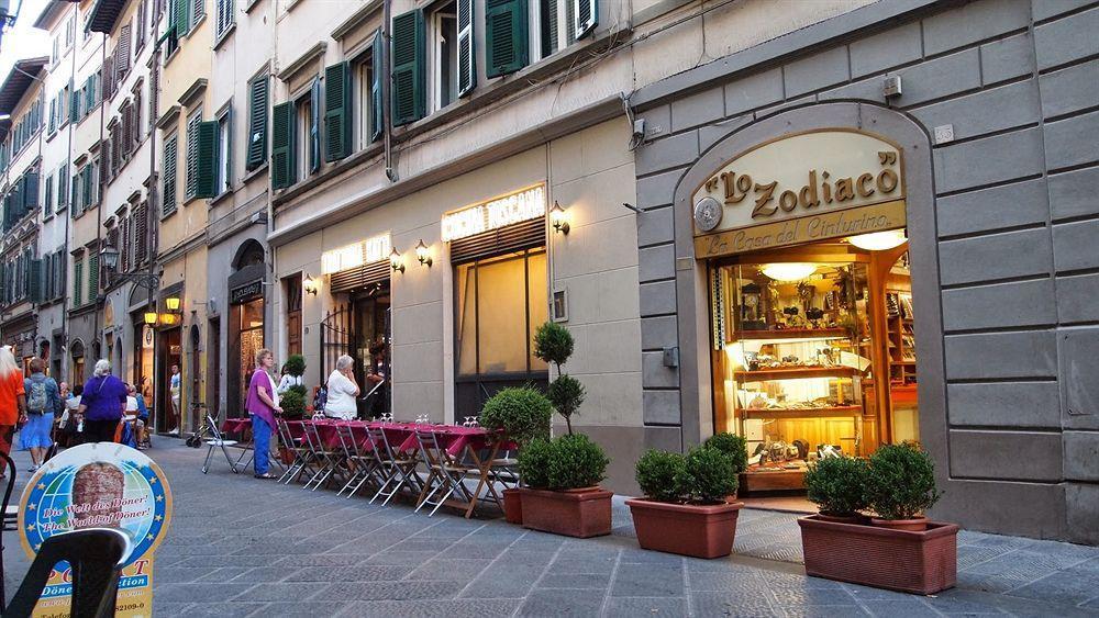 Soggiorno Annamaria Florence Luaran gambar